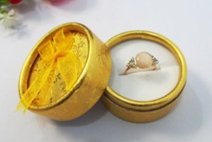 cylindrical box for ring or earring