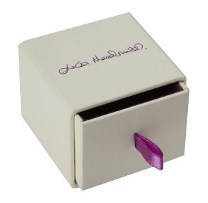 sliding ring box with ribbon