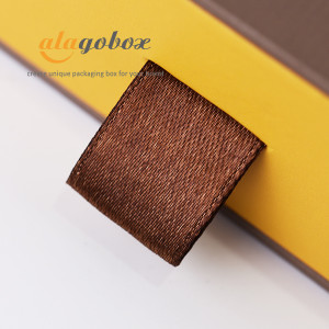 chocolate bonbon box ribbon puller